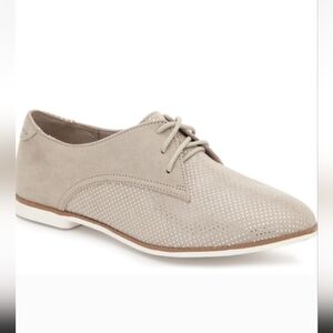 Kelly & Katie Miralla Oxford's Size 9